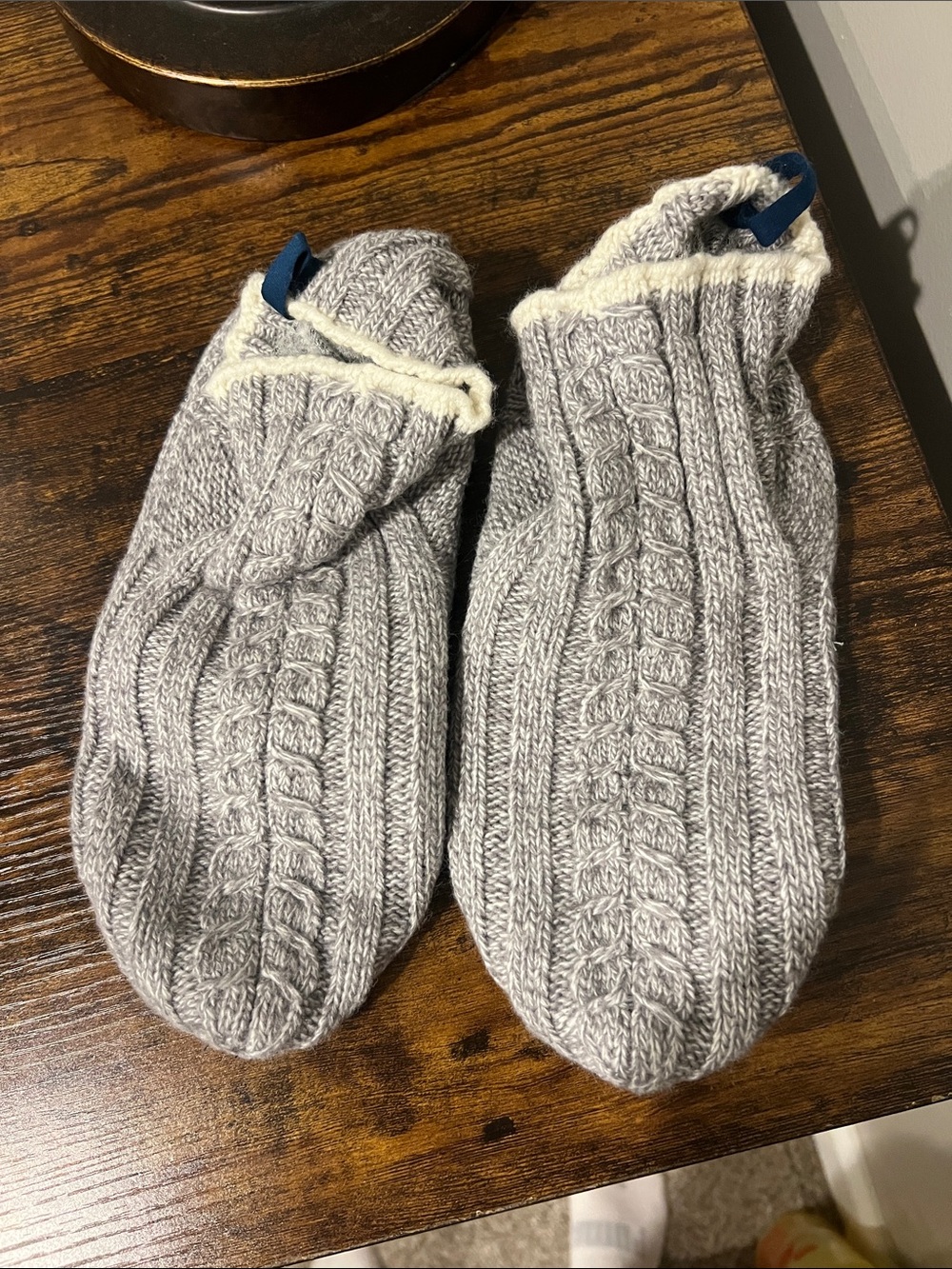 Bombas Gray Cable-Knit Men's Cozy Slipper Socks with Cream Trim